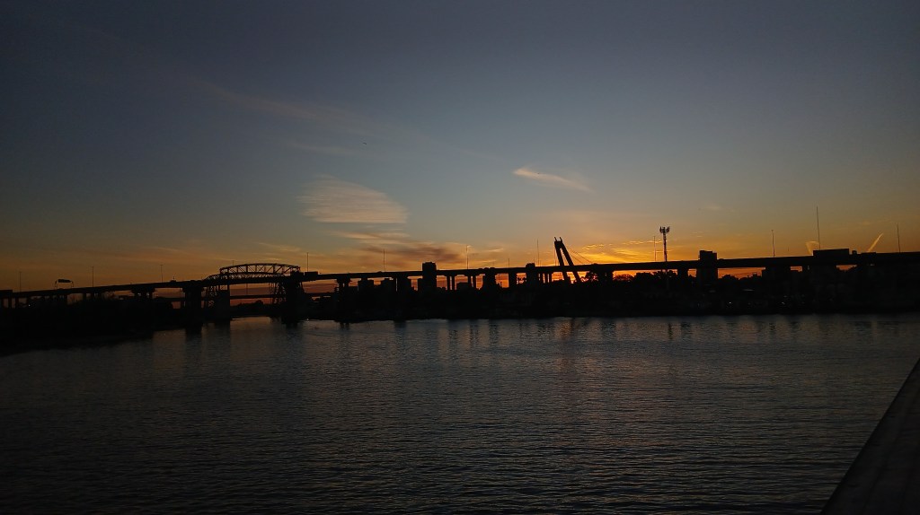 Puerto de Buenos Aires al atardecer.